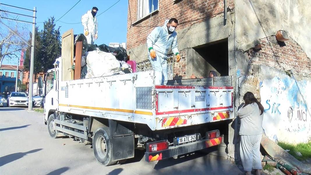 'Her şeyimi alıyorsunuz' diyerek kamyonun peşinden koştu! Komşuları ihbar etmişti 15